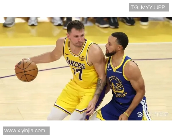 勇士与湖人激战之后球员赛后采访分享精彩瞬间与战术分析